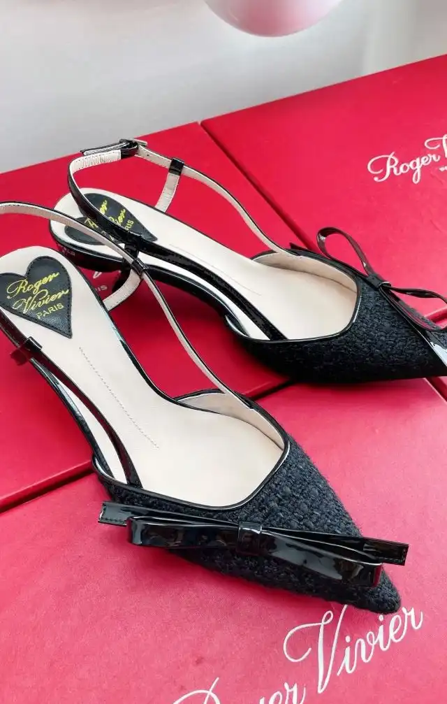 hype Roger Vivier flat shoes