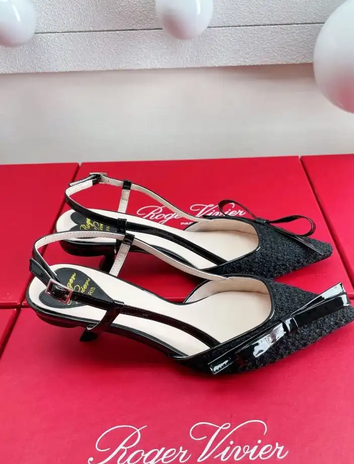 hype Roger Vivier flat shoes