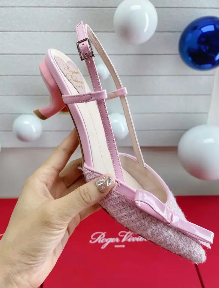 hype Roger Vivier flat shoes