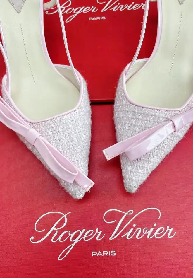 hype Roger Vivier flat shoes