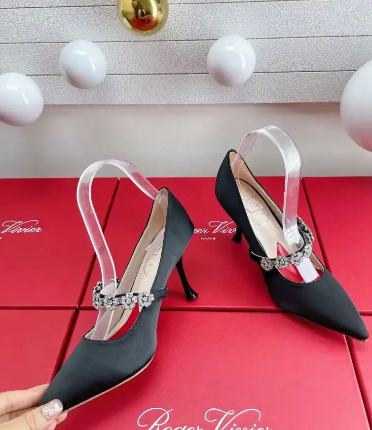 hype Roger Vivier flat shoes