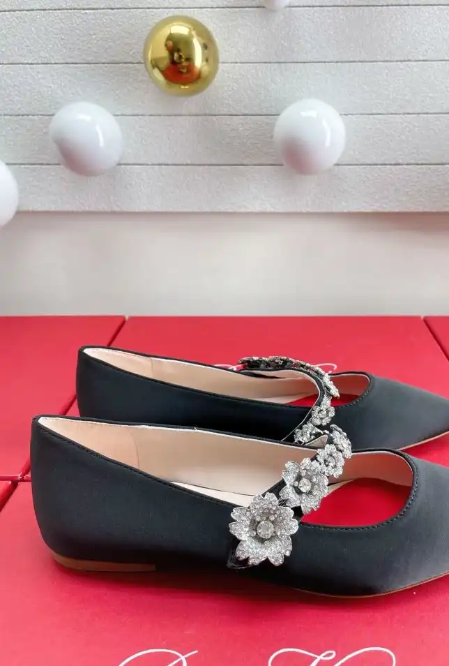 hype Roger Vivier flat shoes