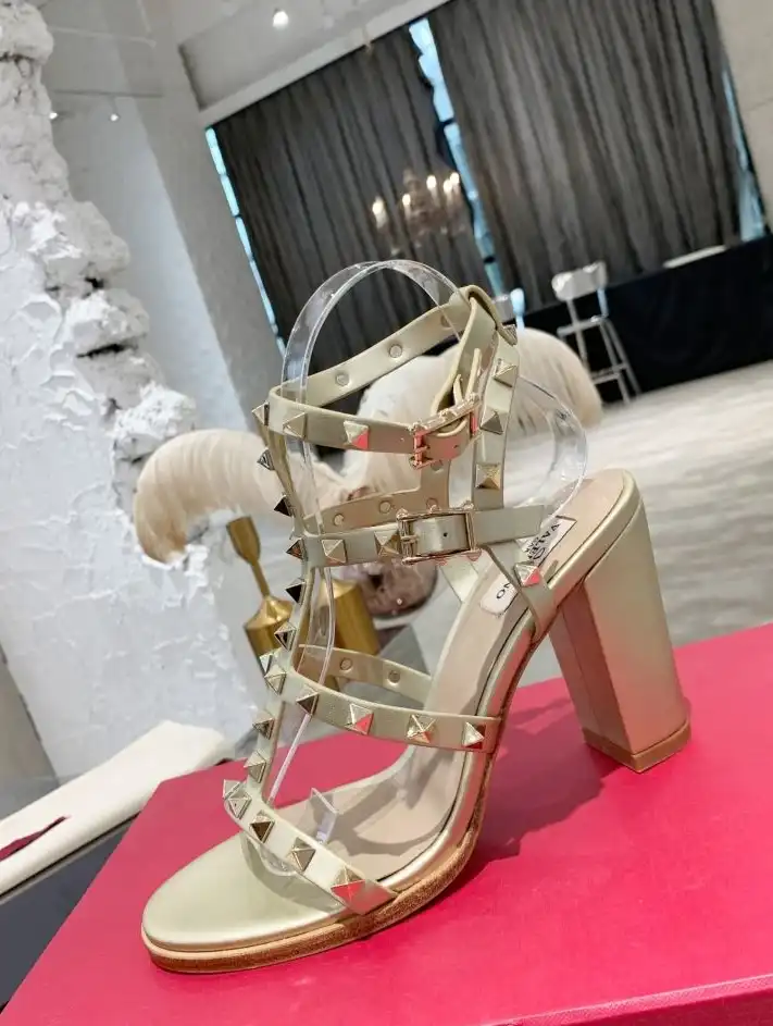 hype Valentino High Heels