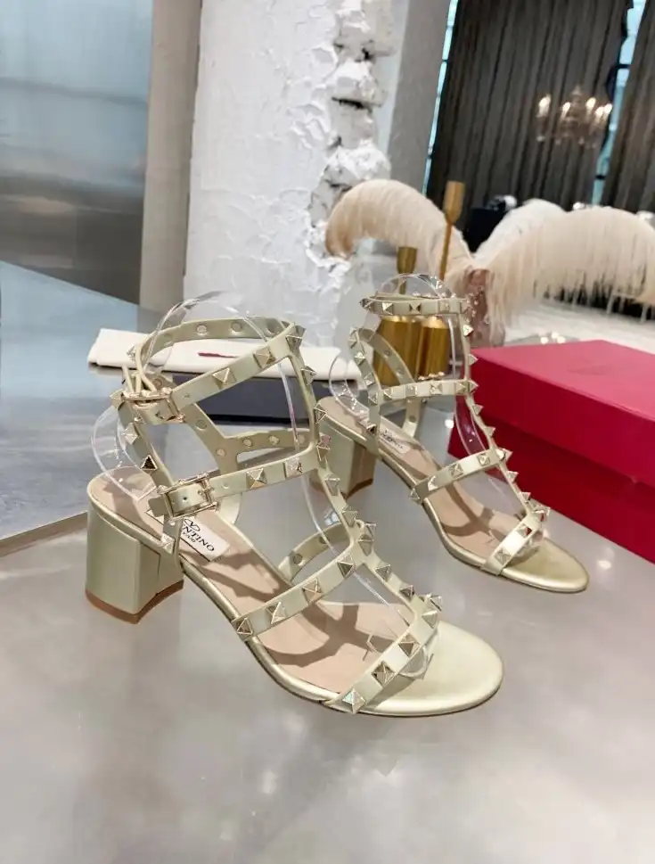 hype Valentino High Heels