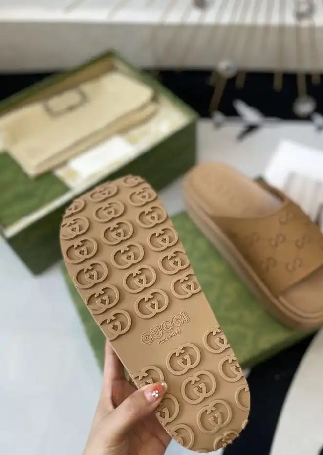 hype Gucci Slippers