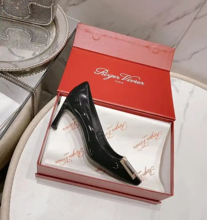 hype Roger Vivier flat shoes