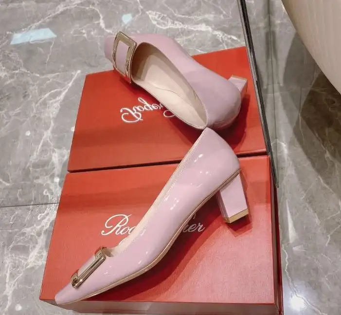 hype Roger Vivier flat shoes