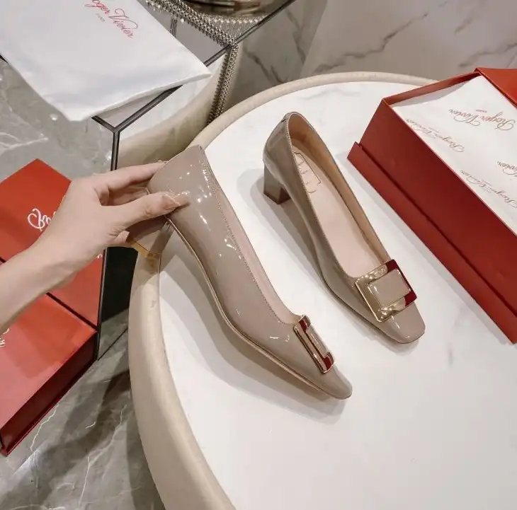 hype Roger Vivier flat shoes