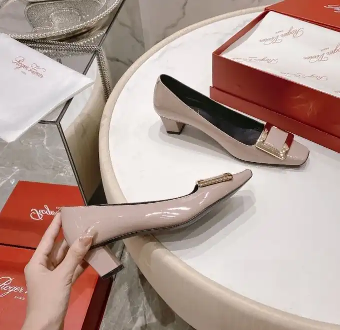 hype Roger Vivier flat shoes