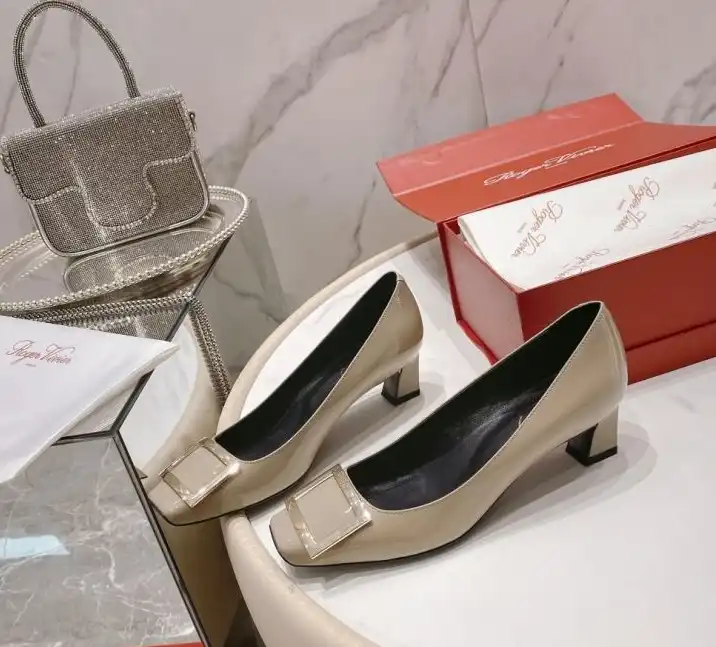 hype Roger Vivier flat shoes