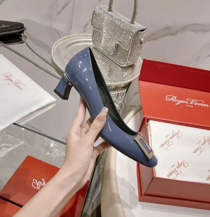 hype Roger Vivier flat shoes