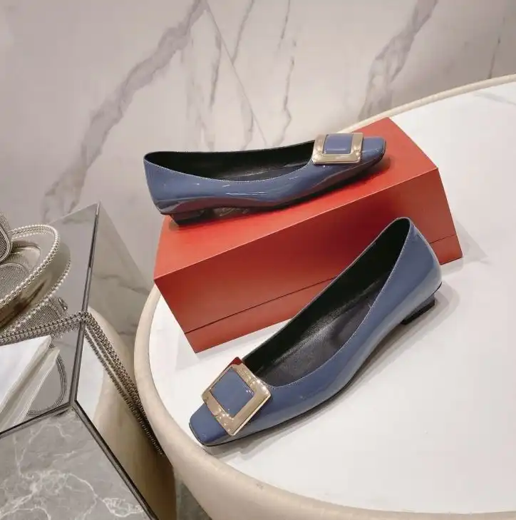 hype Roger Vivier flat shoes