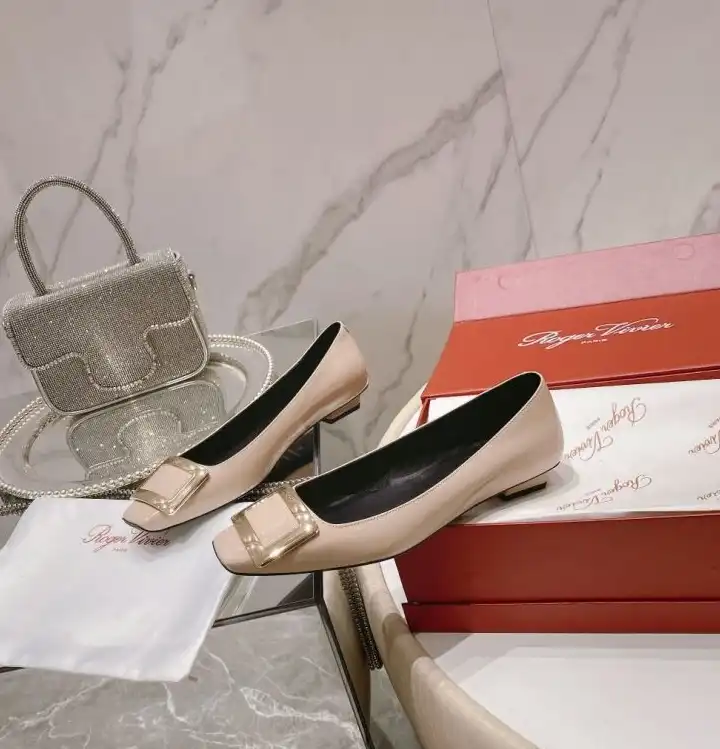 hype Roger Vivier flat shoes