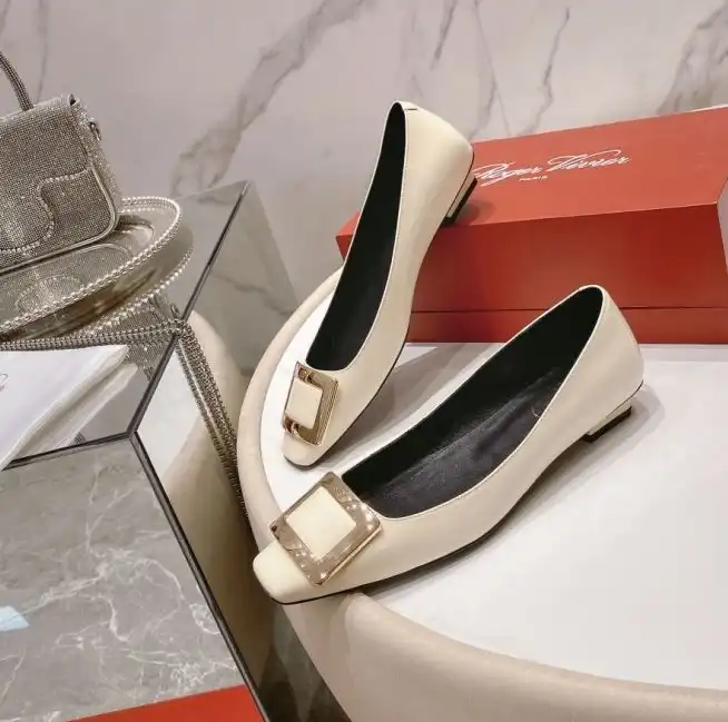 hype Roger Vivier flat shoes