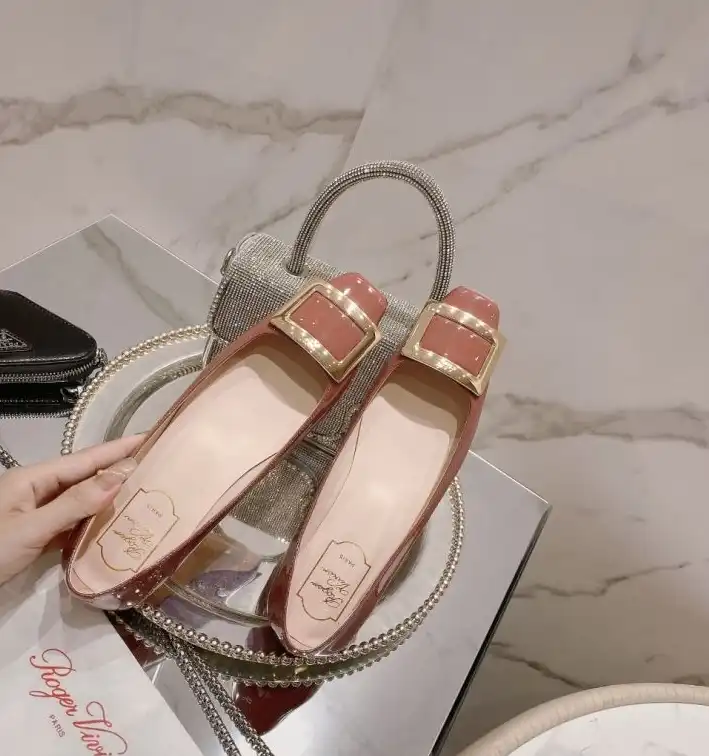 hype Roger Vivier flat shoes