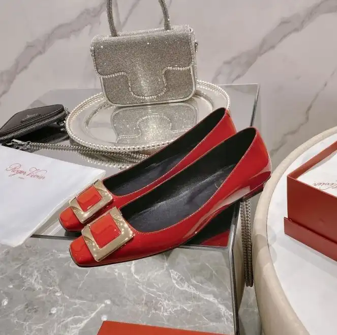 hype Roger Vivier flat shoes