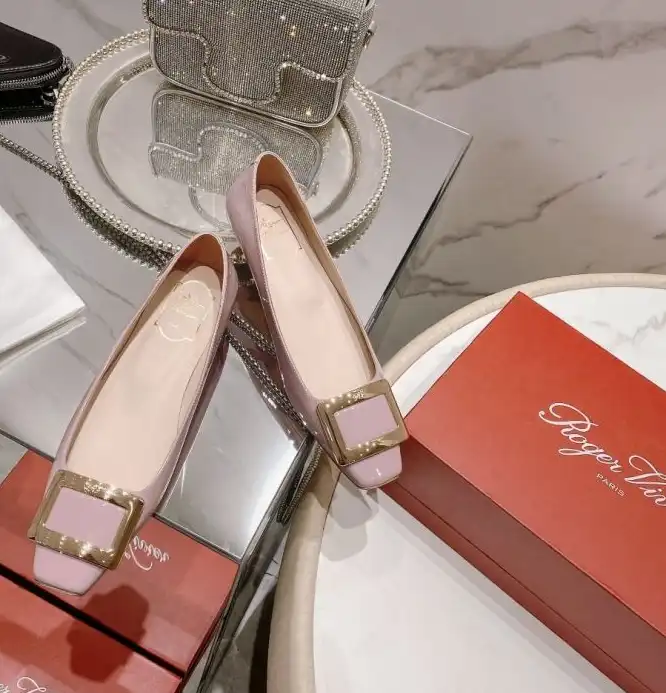 hype Roger Vivier flat shoes