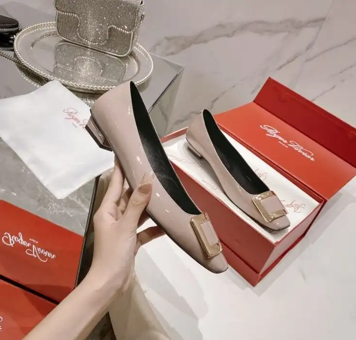 hype Roger Vivier flat shoes