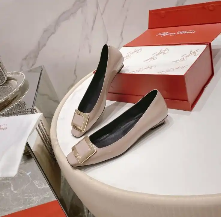 hype Roger Vivier flat shoes