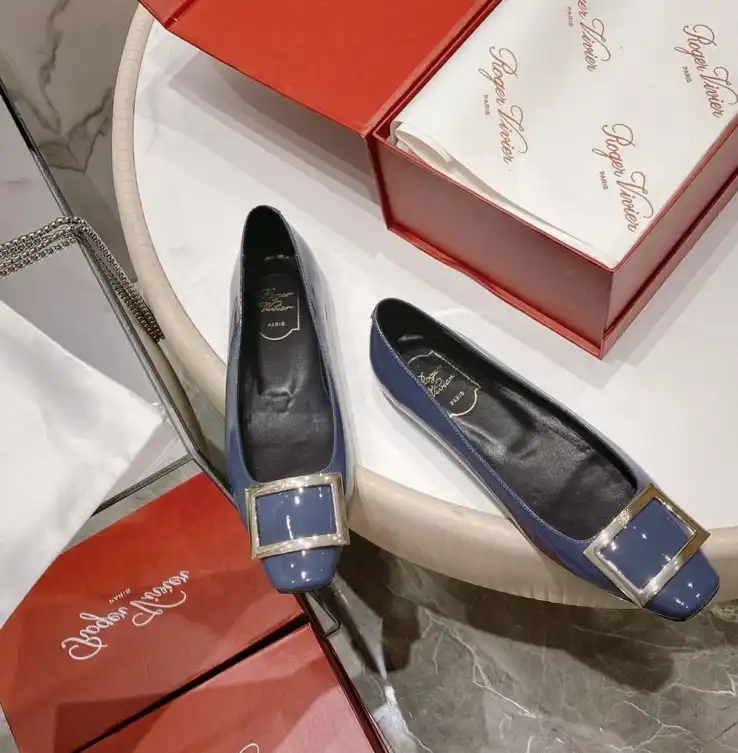 hype Roger Vivier flat shoes