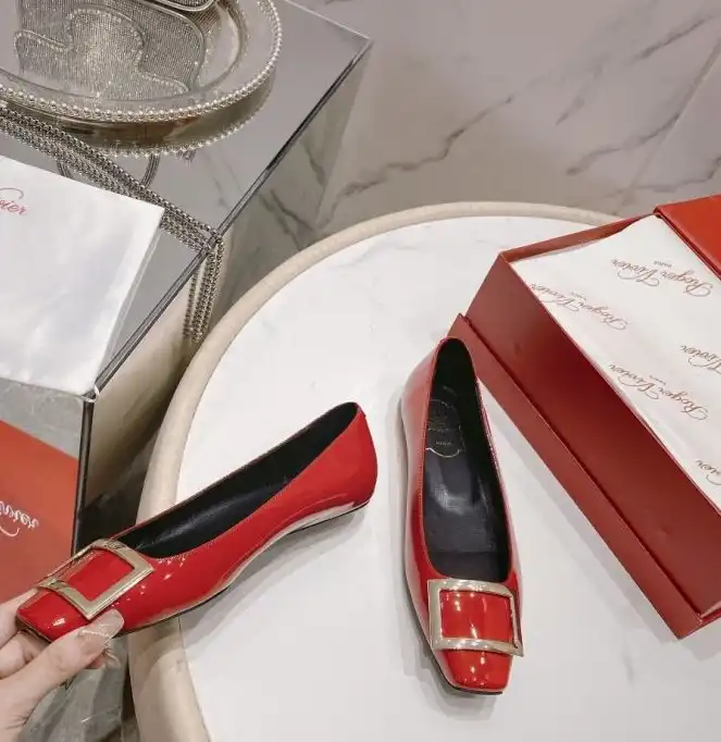 hype Roger Vivier flat shoes