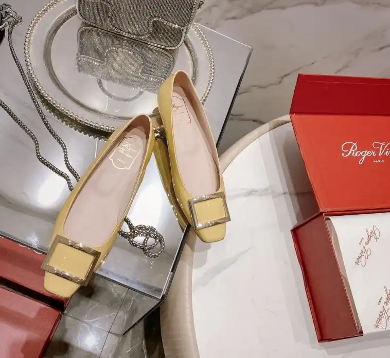 hype Roger Vivier flat shoes