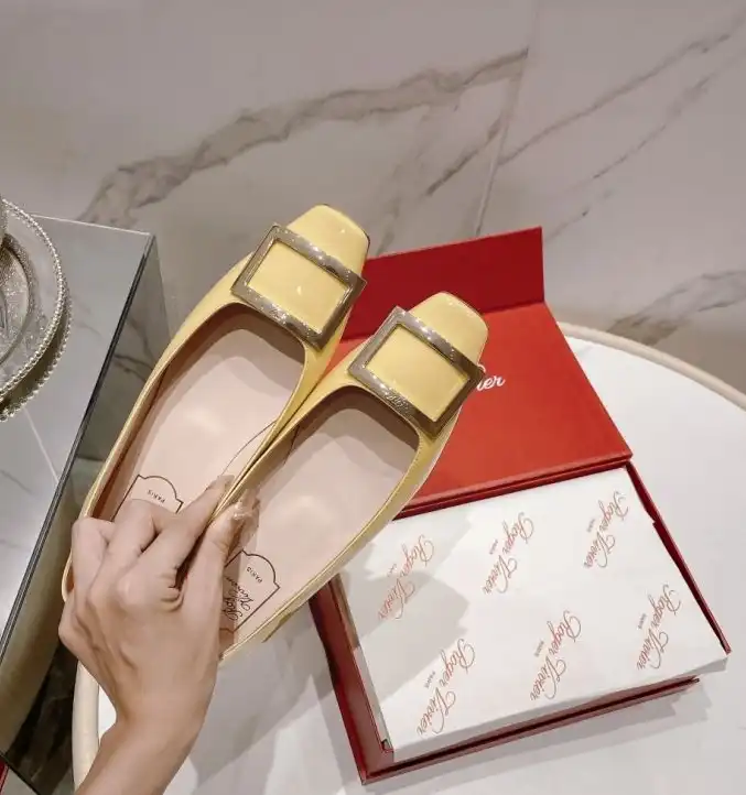 hype Roger Vivier flat shoes