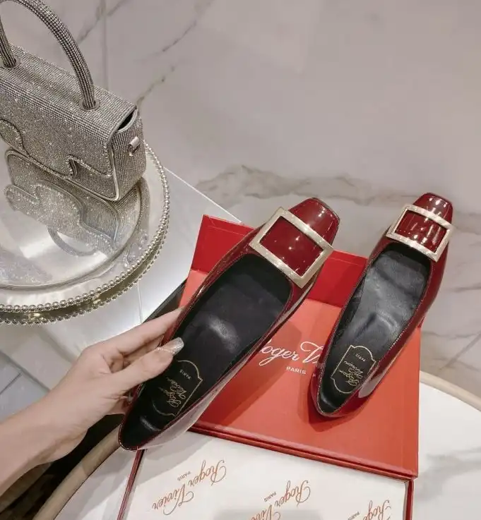 hype Roger Vivier flat shoes