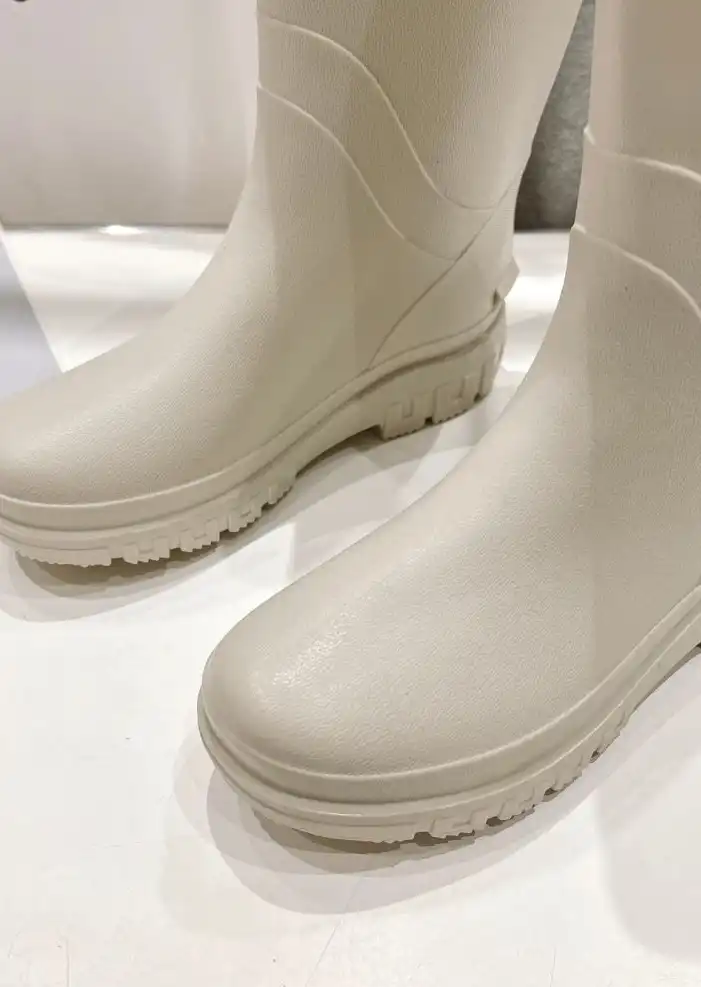 hype Chanel Boots