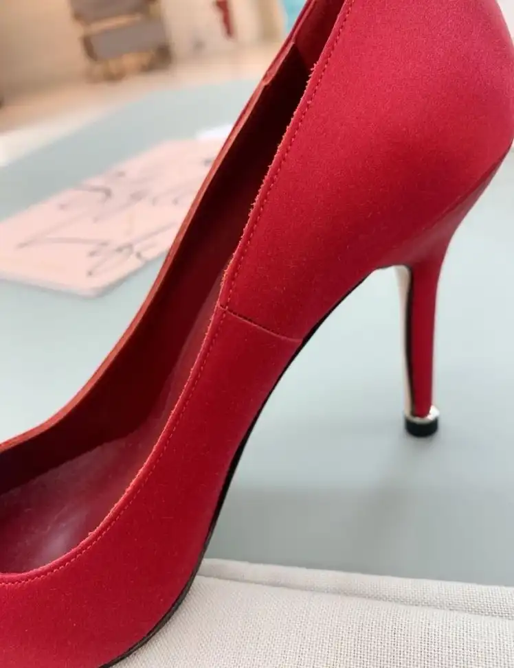 hype Manolo Blahnik High Heels