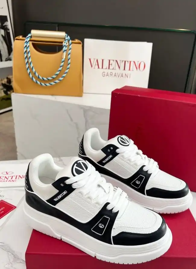 hype Valentino Sneakers