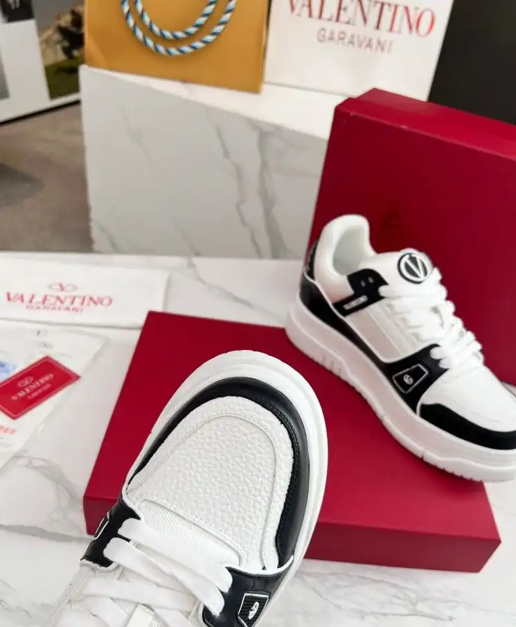 hype Valentino Sneakers