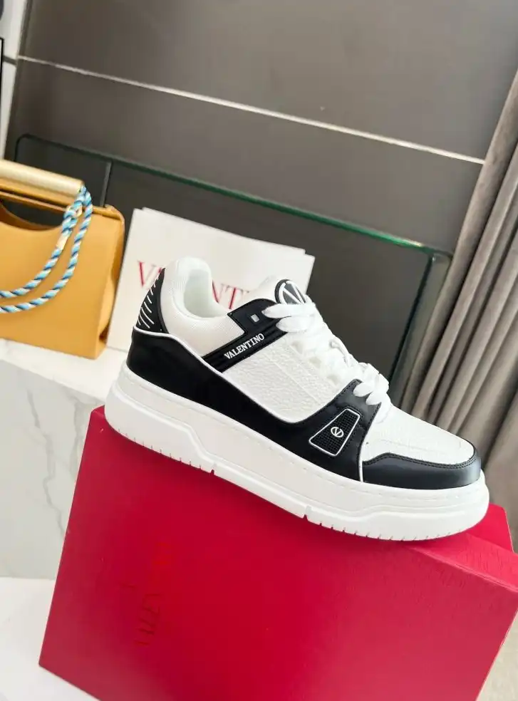 hype Valentino Sneakers