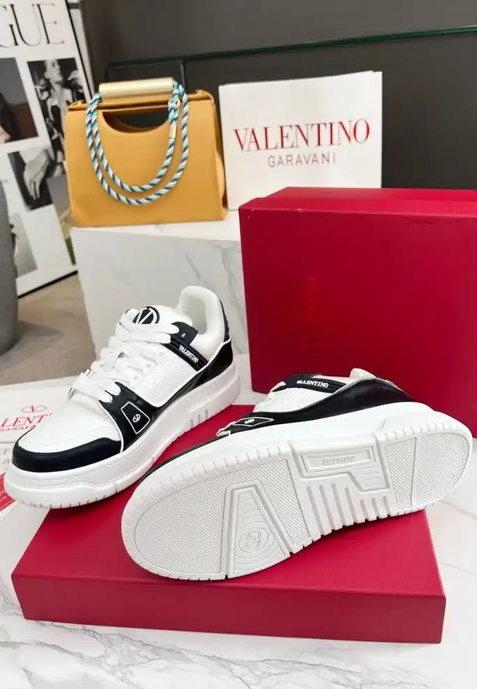 hype Valentino Sneakers