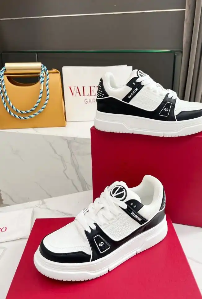 hype Valentino Sneakers