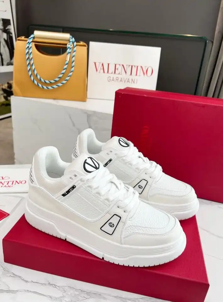 hype Valentino Sneakers