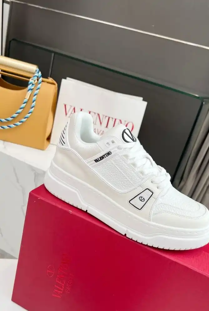 hype Valentino Sneakers