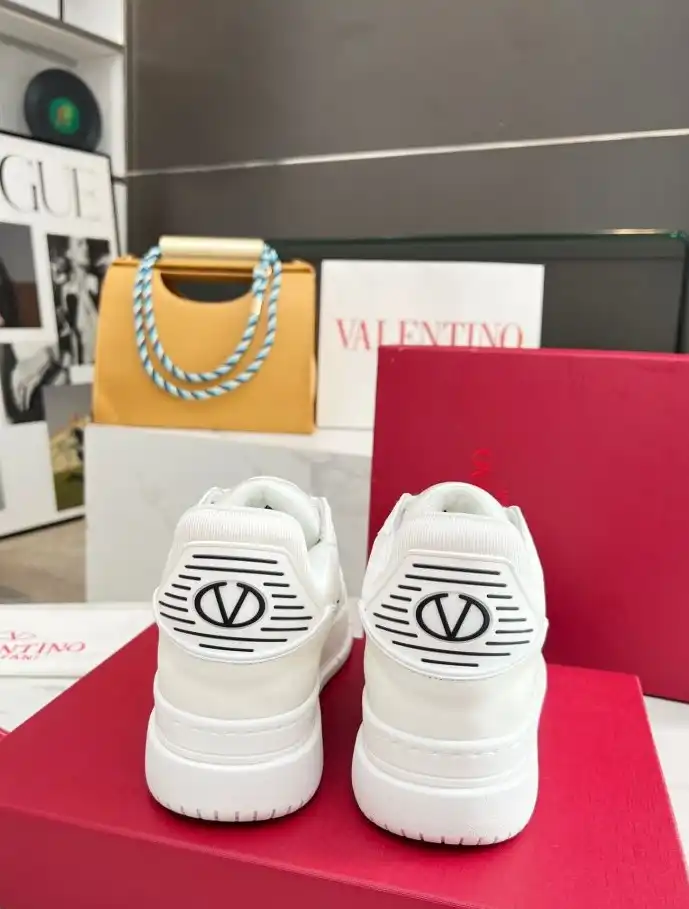 hype Valentino Sneakers