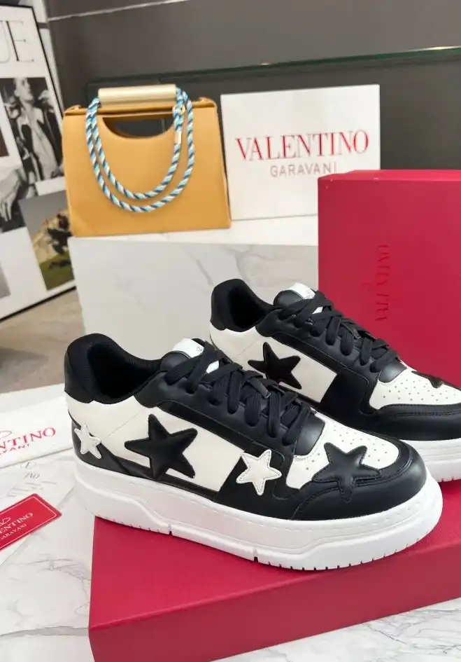 hype Valentino Sneakers