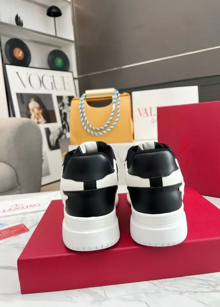 hype Valentino Sneakers