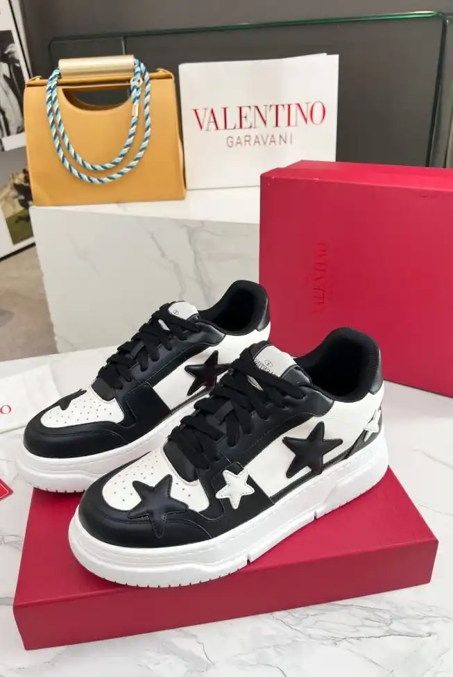 hype Valentino Sneakers