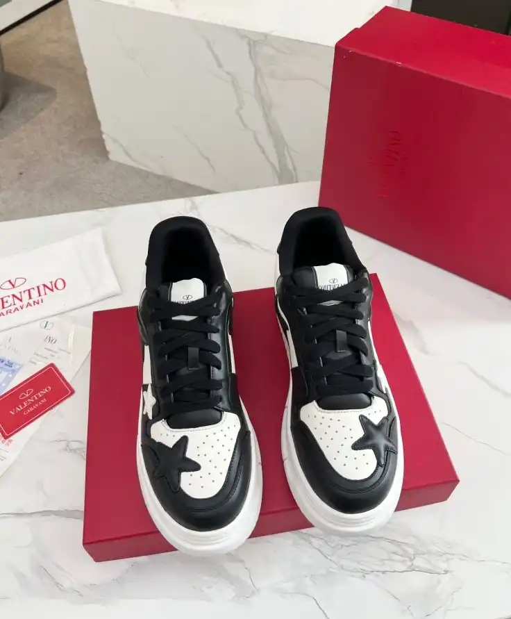 hype Valentino Sneakers