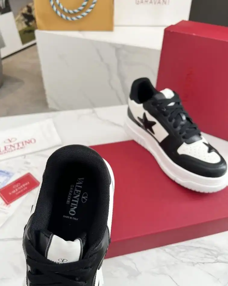 hype Valentino Sneakers