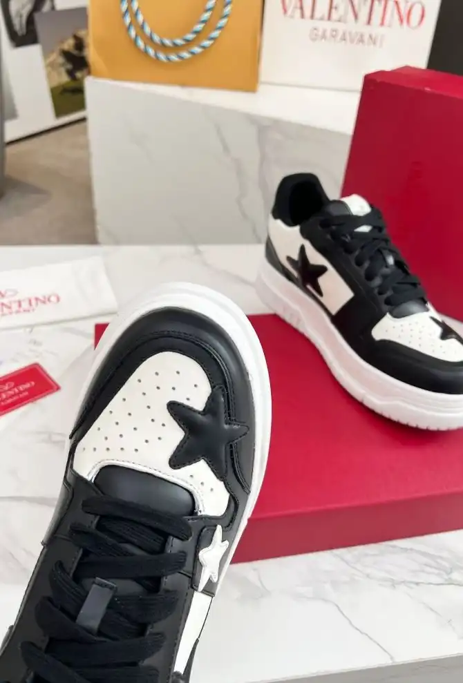 hype Valentino Sneakers