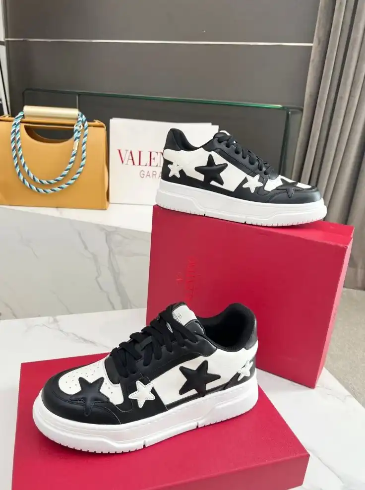 hype Valentino Sneakers