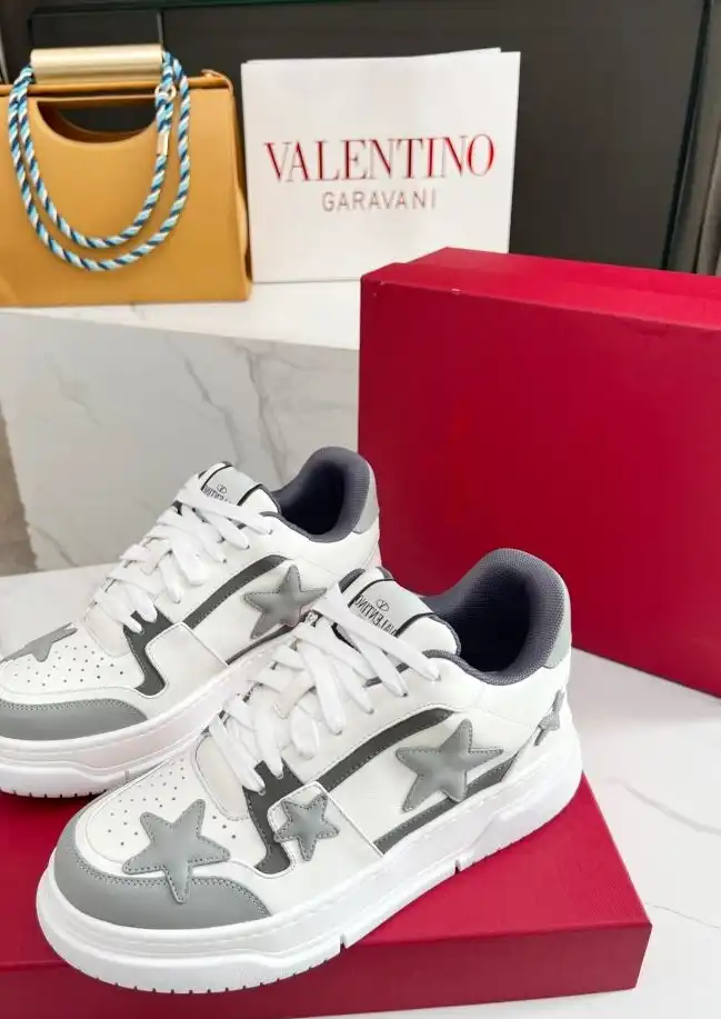 hype Valentino Sneakers