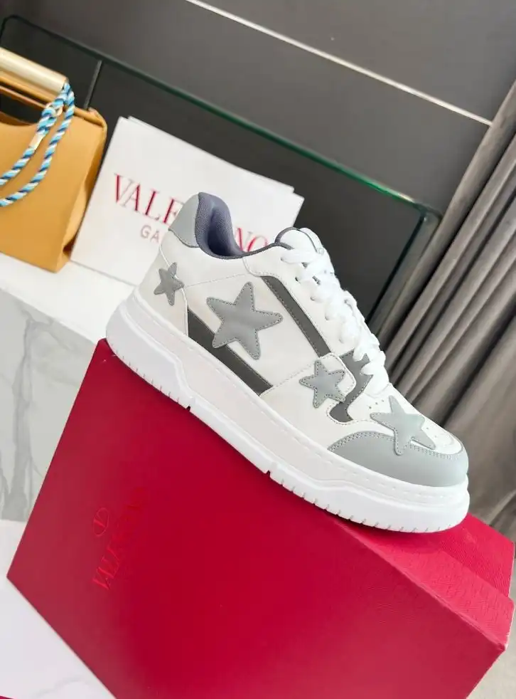 hype Valentino Sneakers