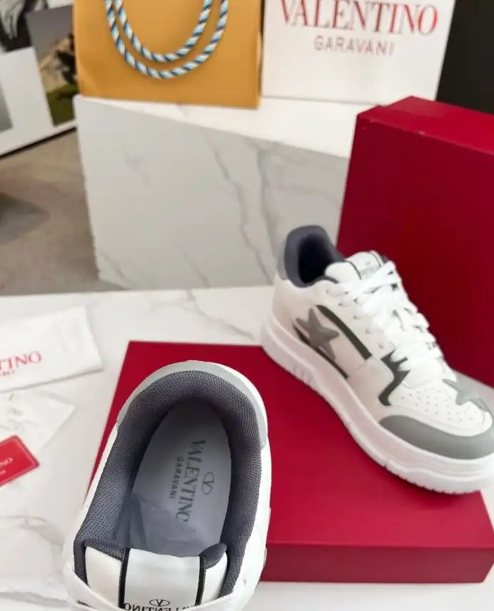 hype Valentino Sneakers