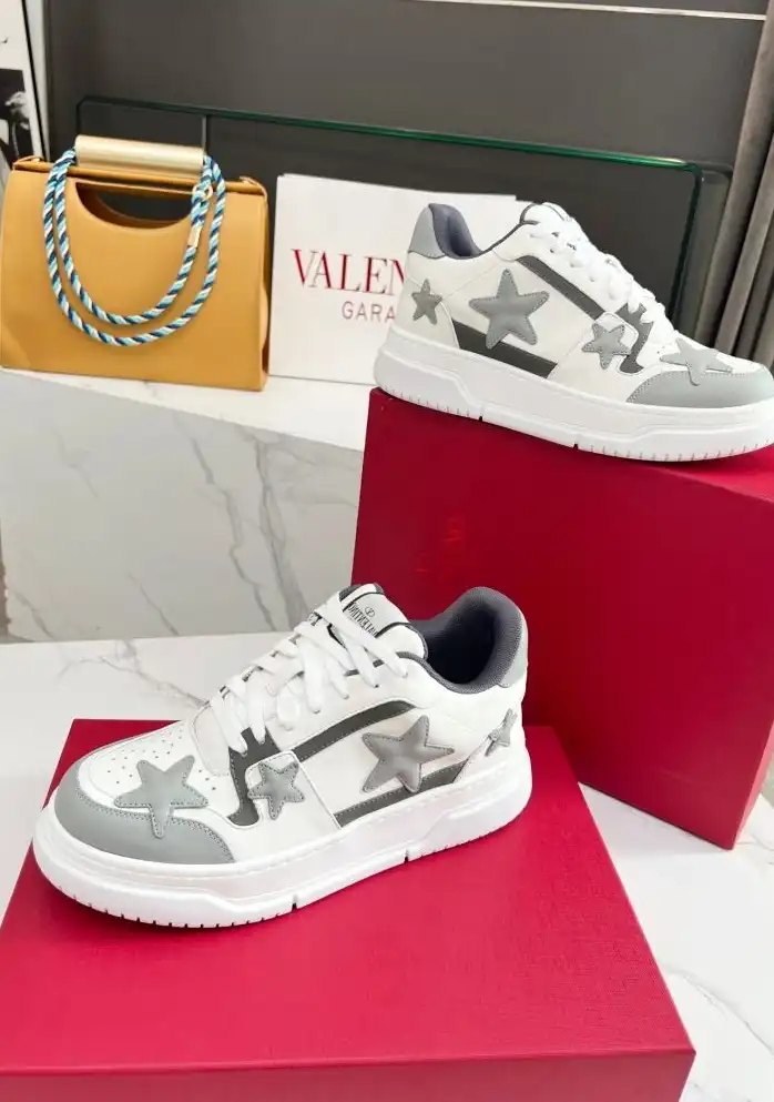 hype Valentino Sneakers