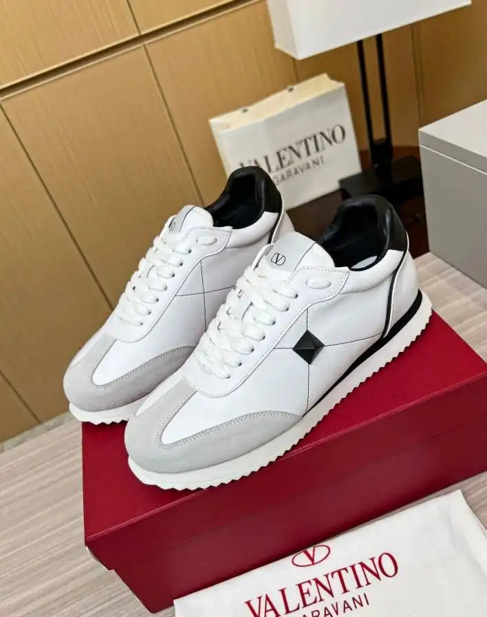 hype Valentino Sneakers